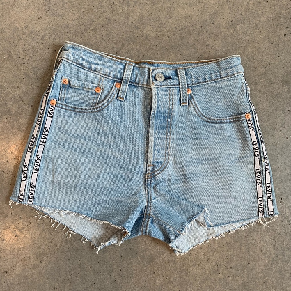 501 Levi button fly shorts